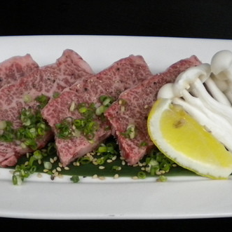 ハラミ 実は内臓肉。適度の脂肪と柔らかい肉質が特徴。