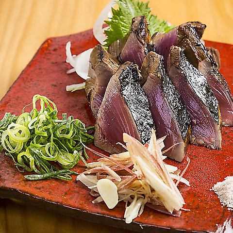請享用剛烤好的鰹魚鹽鰹魚。