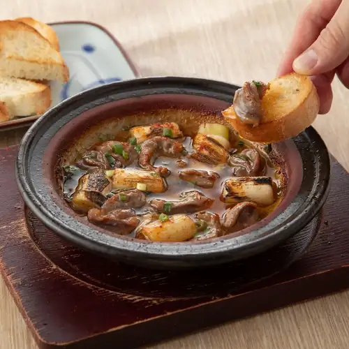 Ajillo with chicken gizzards and grilled leeks
