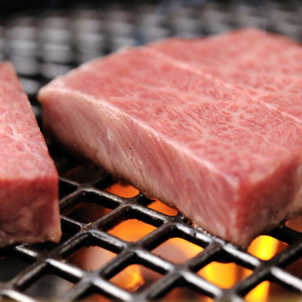 Perfect for celebrating birthdays and anniversaries! We offer a luxurious yakiniku course