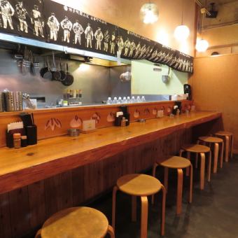You can relax at the counter seats.How about a drink that you can enjoy while talking to the staff?
