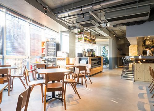 A 3-minute walk from the west exit of Tsurumi Station! Despite being close to the station, the restaurant has a chic and mature atmosphere.It is a bright and spacious space with large windows.In the store, there are counter seats that can be used casually by one person, table seats that are easy to use for casual scenes, and semi-private rooms that can be used by 8 to 10 people separated by curtains.