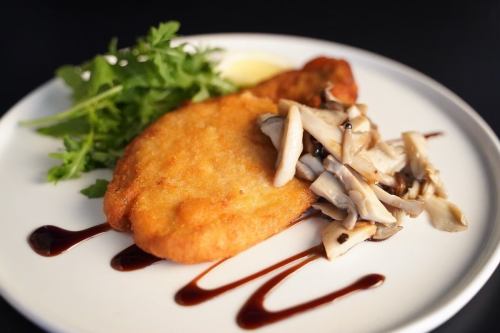 Milanese-style cutlets ~with seasonal triforate mushrooms~ (150g)