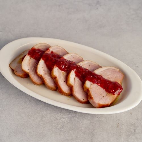 燻製カモのスライスとベリージュレと共に