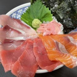 삼색 해물 덮밥 (참치, 브리, 연어) / 돼지 덮밥 / 연어 덮밥 각