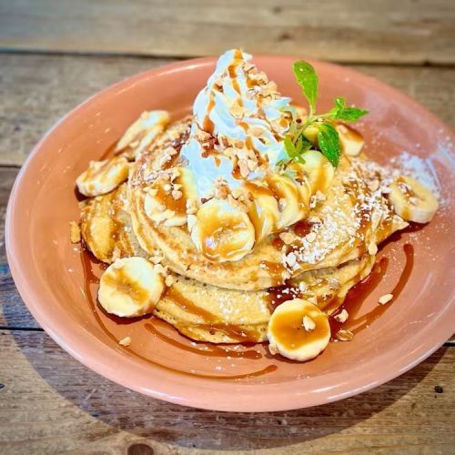 Caramel nuts & banana pancakes