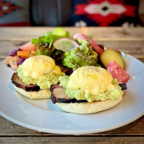 Avocado and Bacon Eggs Benedict