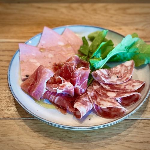 Assorted ham and salami M size (up to 2 persons) / L size (3 persons or more)