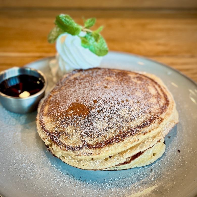 Homemade whole wheat pancakes (plain)