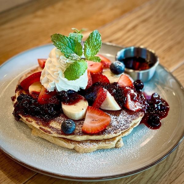 They also offer sweet treats like their famous buttermilk pancakes, acai bowls, and cheesecake!