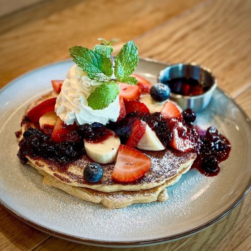 They also offer sweet treats like their famous buttermilk pancakes, acai bowls, and cheesecake!