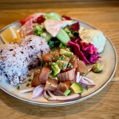 超过10种的PLATE LUNCH盘午餐♪