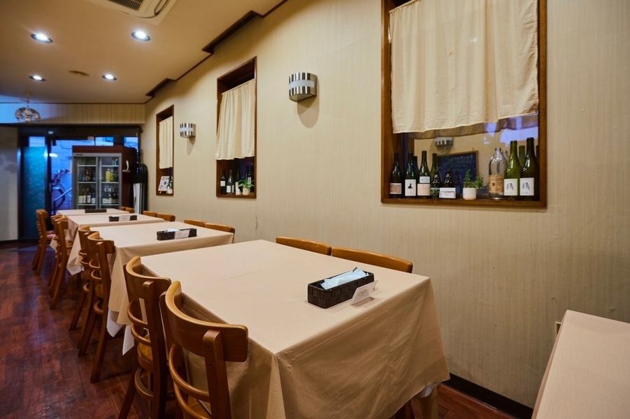 You can enjoy authentic French cuisine without worrying about time in the restaurant's cozy atmosphere.There is also a cute picture drawn by a friend of the chef on display by the window, so please check it out when you visit.