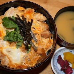 Oyakodon (chicken and egg rice bowl) at a soba restaurant