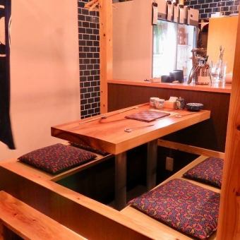 [Digging table next to the counter] A child-raising seat next to the counter that is recommended for small groups of drinks and dates.It can be used by up to 4 people ♪
