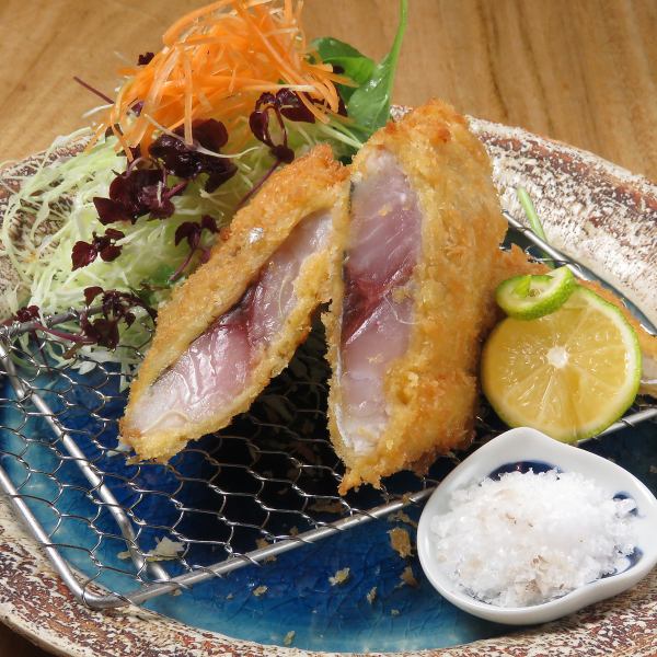 旬鮮美味の魚介を毎日仕入れ、新鮮な魚を丁寧に盛り付け！お食事に合わせたお皿にもこだわっています！