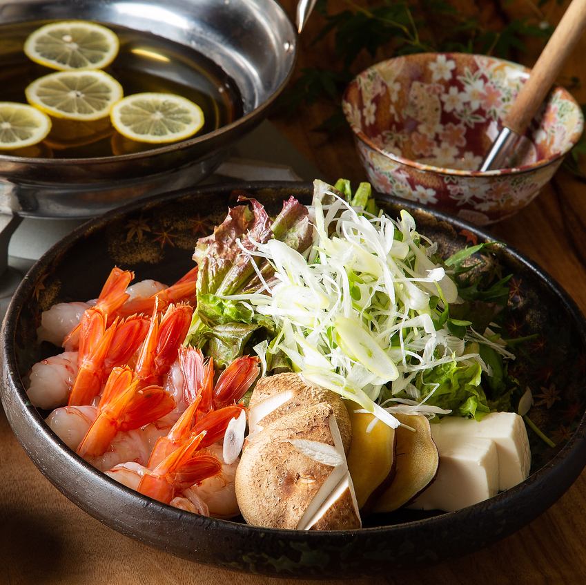 We also have a wide selection of hot pot dishes, including the delicious shrimp and lemon shabu-shabu and black pork shabu-shabu.
