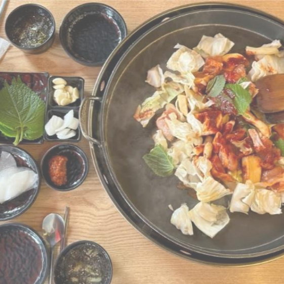 [◆2 hours of all-you-can-drink included!◆] You can choose from 3 types of courses! We especially recommend the Dakgalbi course, which is easy to use even for 2 people♪