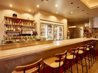 お仕事終わりにサクッと飲んで帰るのにも便利な当店！どなた様も気軽にお越しください。