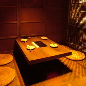 We have 5 private rooms with sunken kotatsu seating for 4 people.If you remove the partition, you can use the private room with the number of people you like from 4 to 40 people ◎