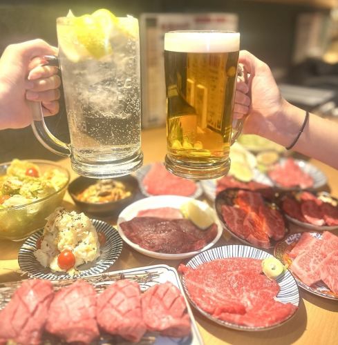 メガビールやメガハイボールをはじめ全130種の豊富なメニューを全品390円でご提供！　飲み放題30分390円！