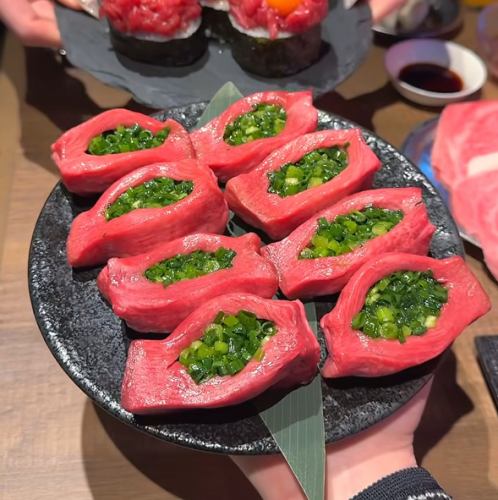 Thickly sliced beef tongue wrapped in salt and green onion 390 yen (excluding tax)