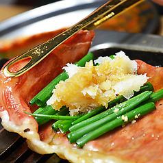 3月限定！はみ出したい大判ネギ肉巻きジュワッと焼ける大判の赤身肉。香りネギと特製赤味噌を包み込み