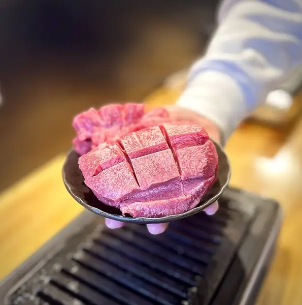 【8月限定超厚切り牛タンや幻のハラミ0円プレゼント】今だけ！厚切り上塩タン☆名物看板商品！売り切れ御免
