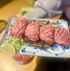 [肉]タンモト厚切り牛タン 1枚　490円