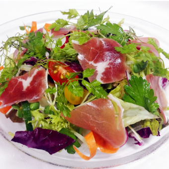 Prosciutto and fresh vegetable salad