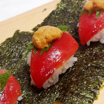 Sea urchin tuna sushi (3 pieces)