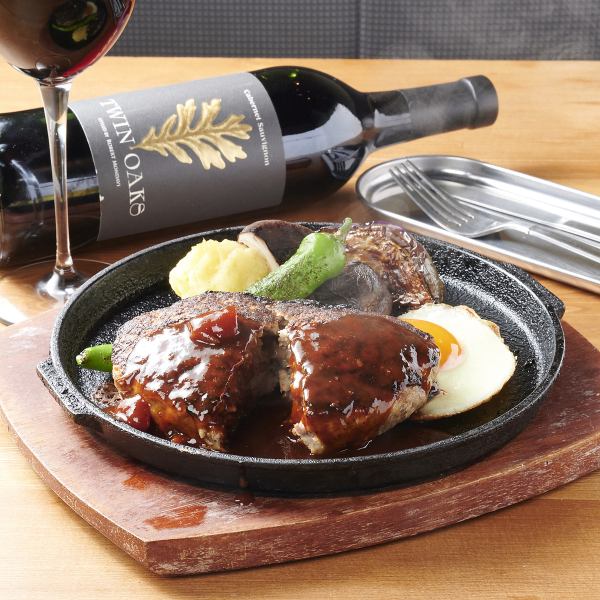 【看板メニュー！】肉汁ジュワッ＆特製デミグラス煮込み♪綴 室町別館の自慢ハンバーグ！⇒1,200円 (税込)