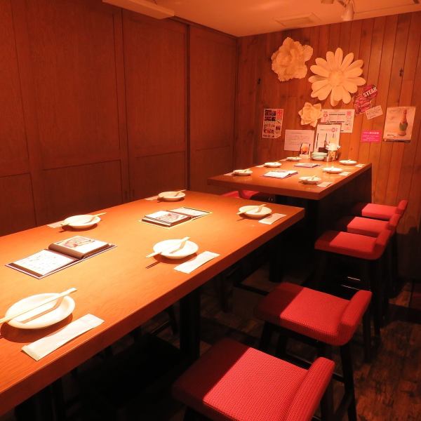 A bar-style seat that can be enjoyed by two or more people.Enjoy wine and specialty dishes in a stylish space.All-you-can-drink wine starts at 1,580 yen (1,739 yen including tax), and all-you-can-drink with beer starts at 1,980 yen (2,178 yen including tax).★4000 yen (4400 yen including tax) and up, including a 2-hour all-you-can-drink course with 4 types of banquets to choose from.