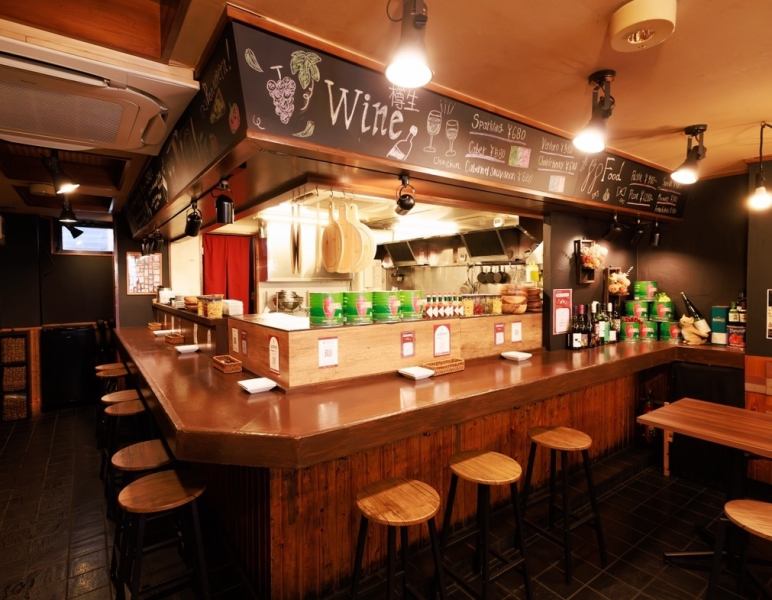 【最大23名様までの貸切も！少人数から大人数まで様々なシーンに対応】当店では、団体利用も可能で、最大23名様までの貸切も承ります◎15名様以上からの利用が可能な広々とした店内で、特別な時間をお楽しみいただけるようおもてなしいたします★少人数からの宴会や女子会にも最適！宴会のご予約はお気軽にどうぞ！