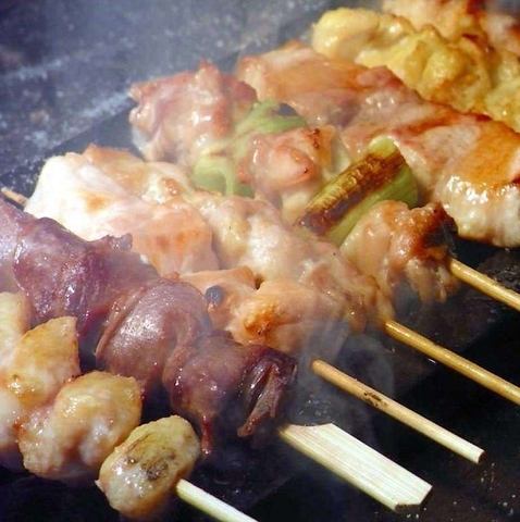 絶品串焼き鶏は徳島県産「阿波尾鶏」、豚は相州「もち豚」を使用