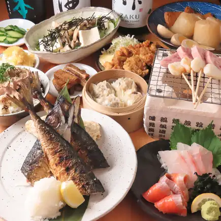 享用 10 道菜，包括正宗的炭烤食物和新鮮刺身，外加 120 分鐘無限暢飲，價格為 4000 日元（含稅）。