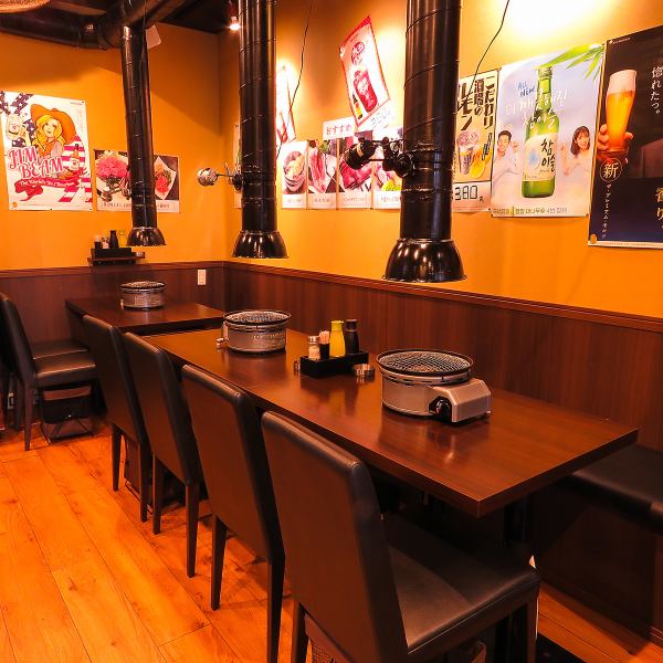 ◆Available for 2 to 10 people★We do not have a counter, so you can relax at the table seats.We also have sofa seats that can accommodate 2 to 10 people.We can accommodate a variety of parties, from small parties to large company parties.『Ikebukuro/Yakiniku/West Exit/All-you-can-eat/All-you-can-drink/Japanese Black Beef/Welcome/Farewell Party/All-you-can-eat/Date』