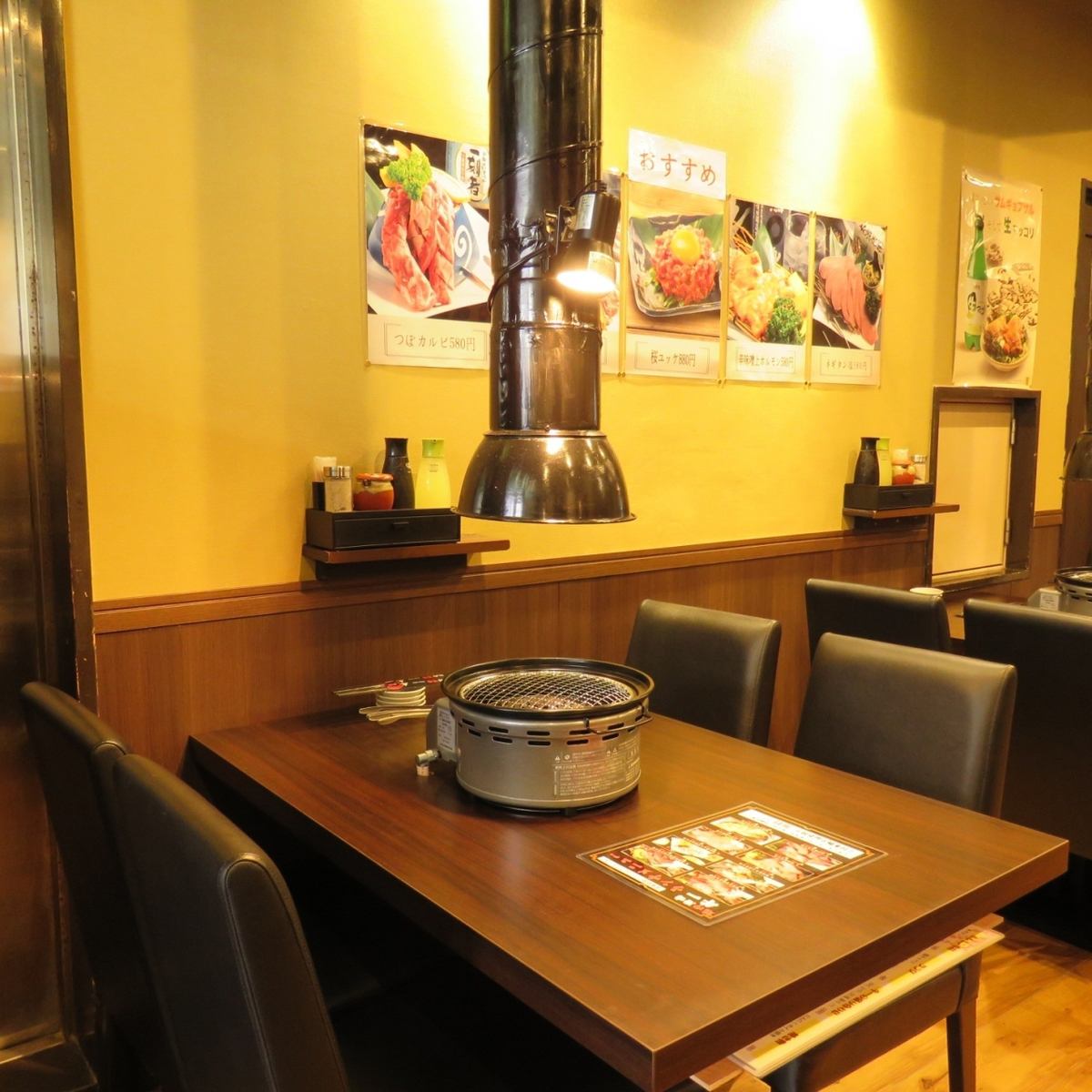 Relax on the sofas and enjoy all-you-can-eat authentic charcoal grilled yakiniku! 90 minutes, 35 dishes, from 1,980 yen ◎