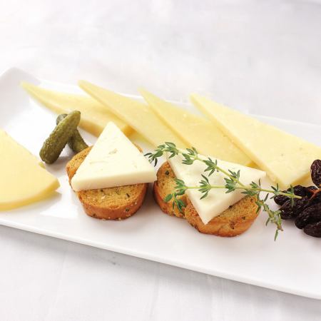 Spanish cheese cabra manchego