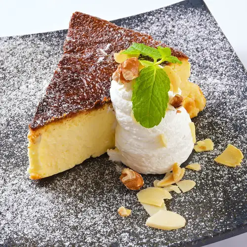 濃厚なめらかバスクチーズケーキ