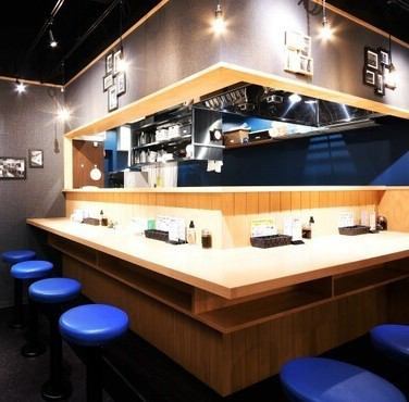 [Counter seats] We also recommend counter seats where you can have freshly fried tempura served right in front of you. ◎ One person is welcome! Please use it for couples' dates and anniversaries.