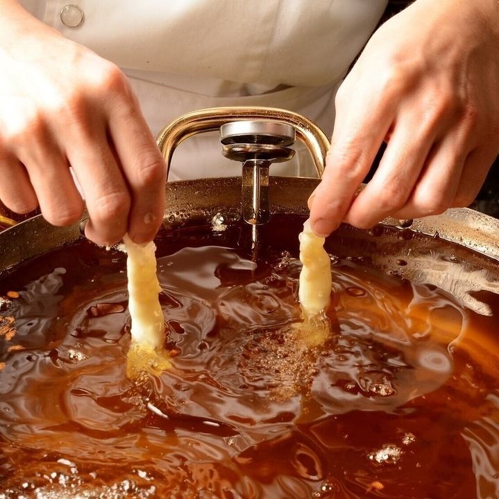 昼も夜も、揚げたてと美酒で心ほころぶ時間を