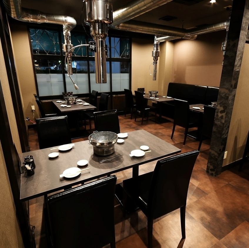 The perfect space for a yakiniku date!