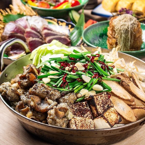 《2時間飲み放題付》大人気のもつ鍋+燻製三種・藁焼き迄◎炙り塩もつ鍋コース【全8品/4,500円】