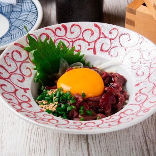 馬肉ユッケ