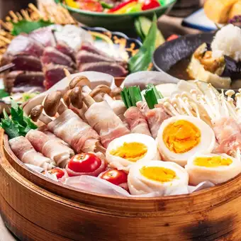 [2-hour all-you-can-drink included] Highly popular "Steamed Meat Rolls in a Bamboo Steamer" x Straw-grilled Meat Roll Steamer Course [8 dishes total / 5,000 yen]