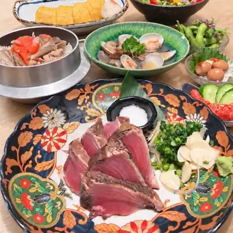 [3-hour all-you-can-drink included] Sunday to Thursday only! A highly satisfying course featuring straw-grilled bonito and special kamameshi rice! [12 dishes total / 5500 yen]