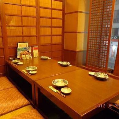 [5-minute walk from the south exit of JR Kokura Station] A semi-private room with a digger that can be used by 2 people, a tatami room that can seat up to 42 people, and other seats that you can relax without worrying about the surroundings We have many available.Enjoy your meal while chatting slowly with your close friends and family.
