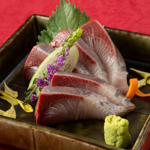 Winter yellowtail sashimi (Hirohiro Ikeburi from Tsukumi City, Oita Prefecture)