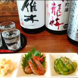 三種純米酒和三種小菜的比較套餐 1500日圓（含稅）